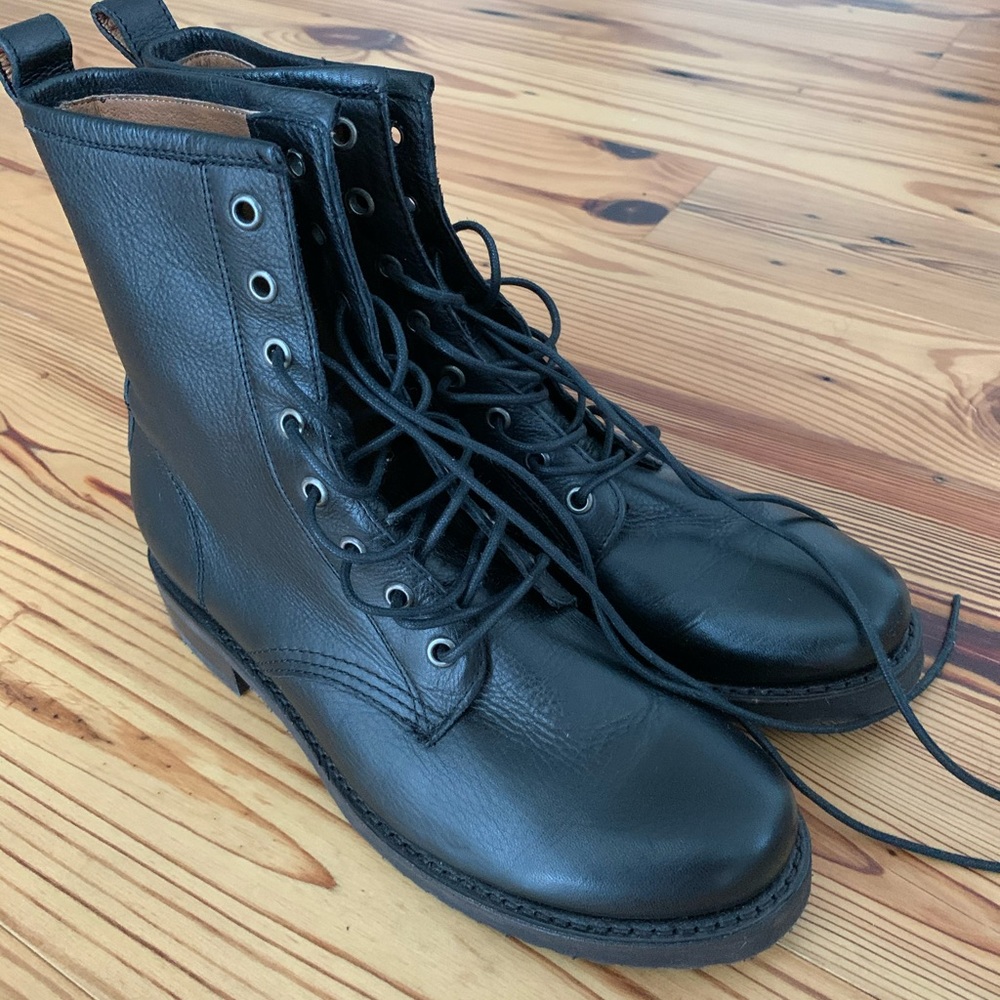 NWOT Frye Veronica Boots Black